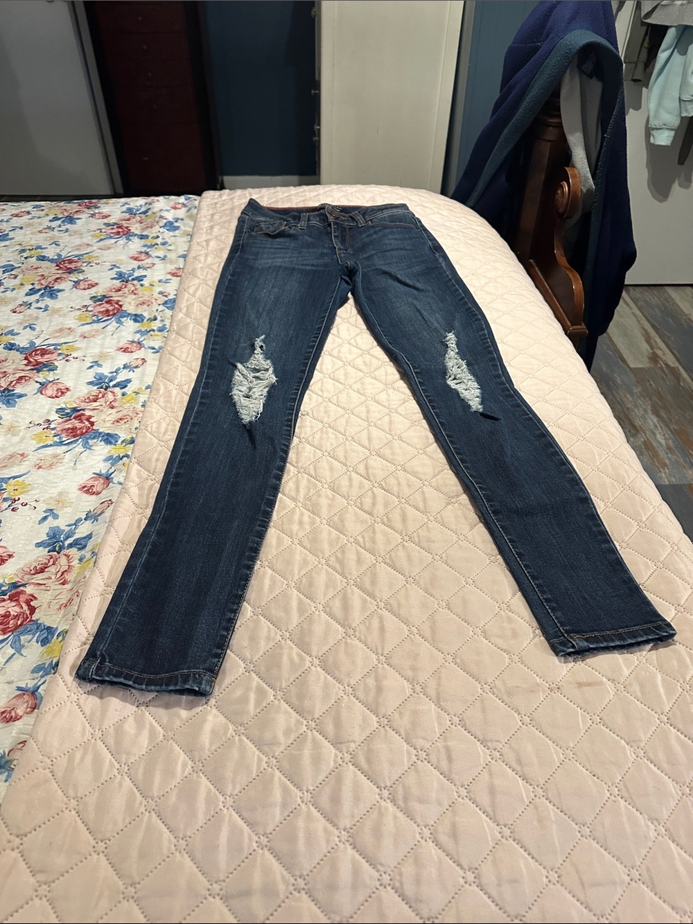 Boom Boom Jeans Dark Blue Ripped Women’s Skinny Jeans. 29” inseam